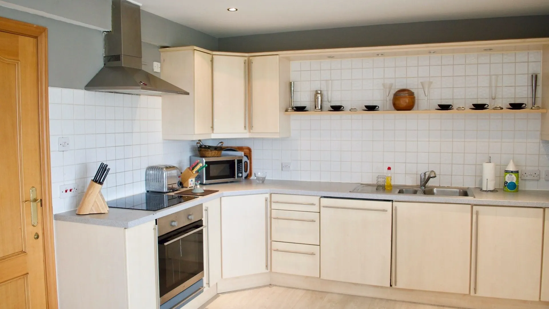 1 Bedroom Apartment With Balcony Edimburgo
